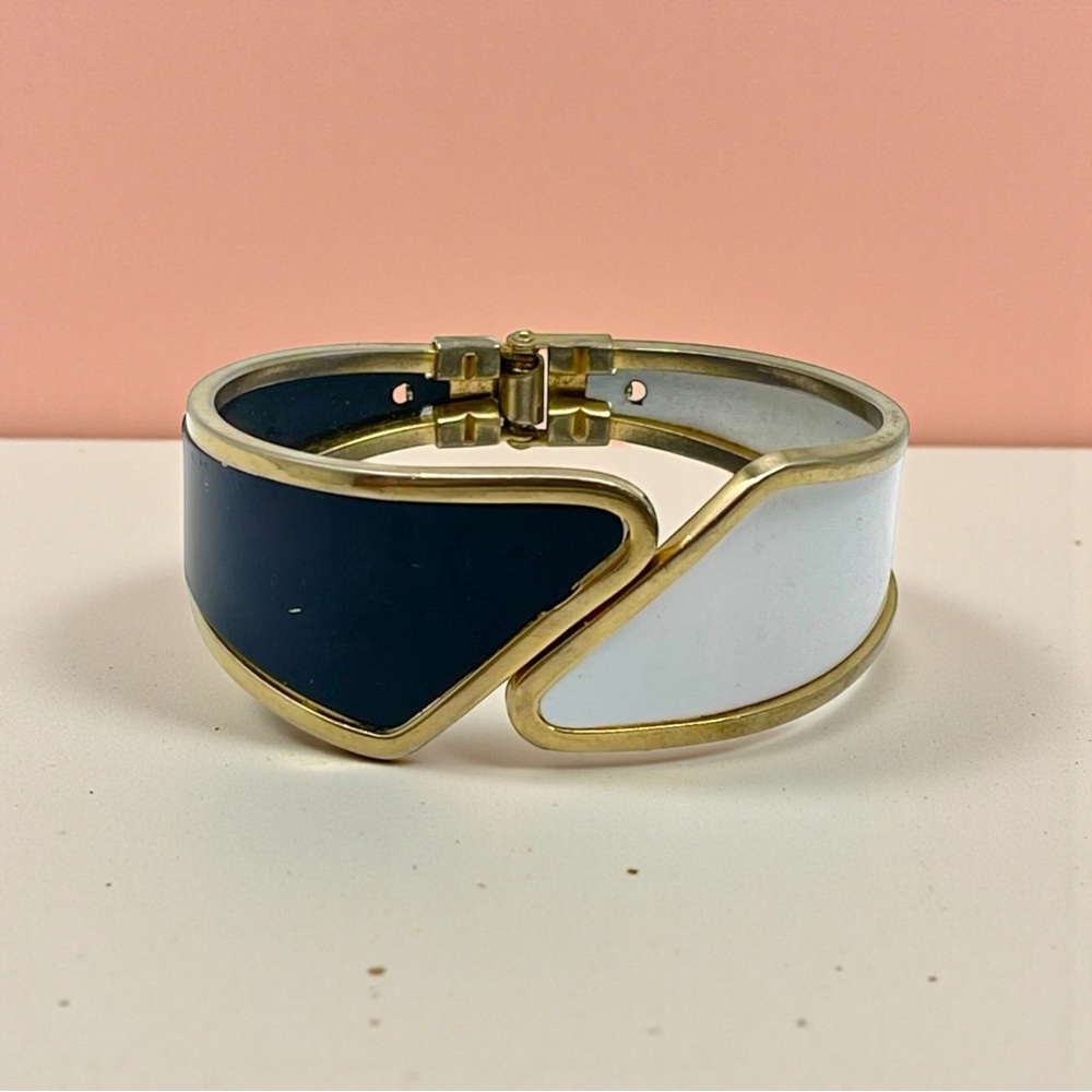 Chic Vintage Black and White Enamel Bypass Clamper Hinged Bracelet Statement Pc